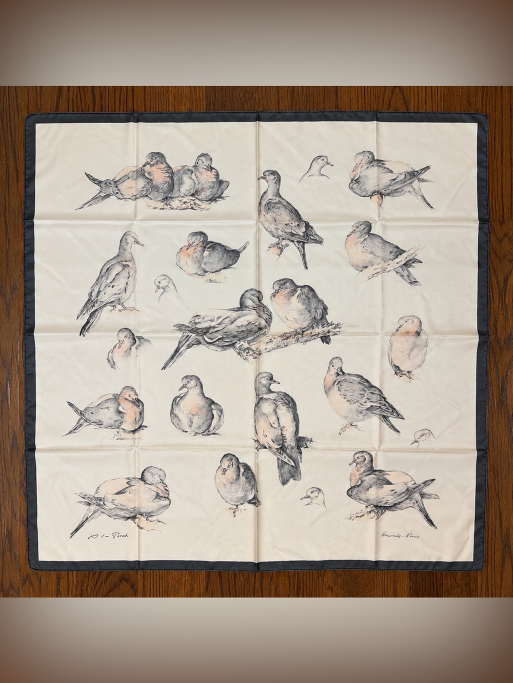VINTAGE HERMÈS Les Tourterelles (Xavier de Poret) Dove Handkerchief Scarf Wrap